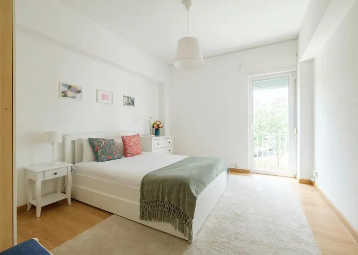 Olivais Spacious Apartment Near Airport