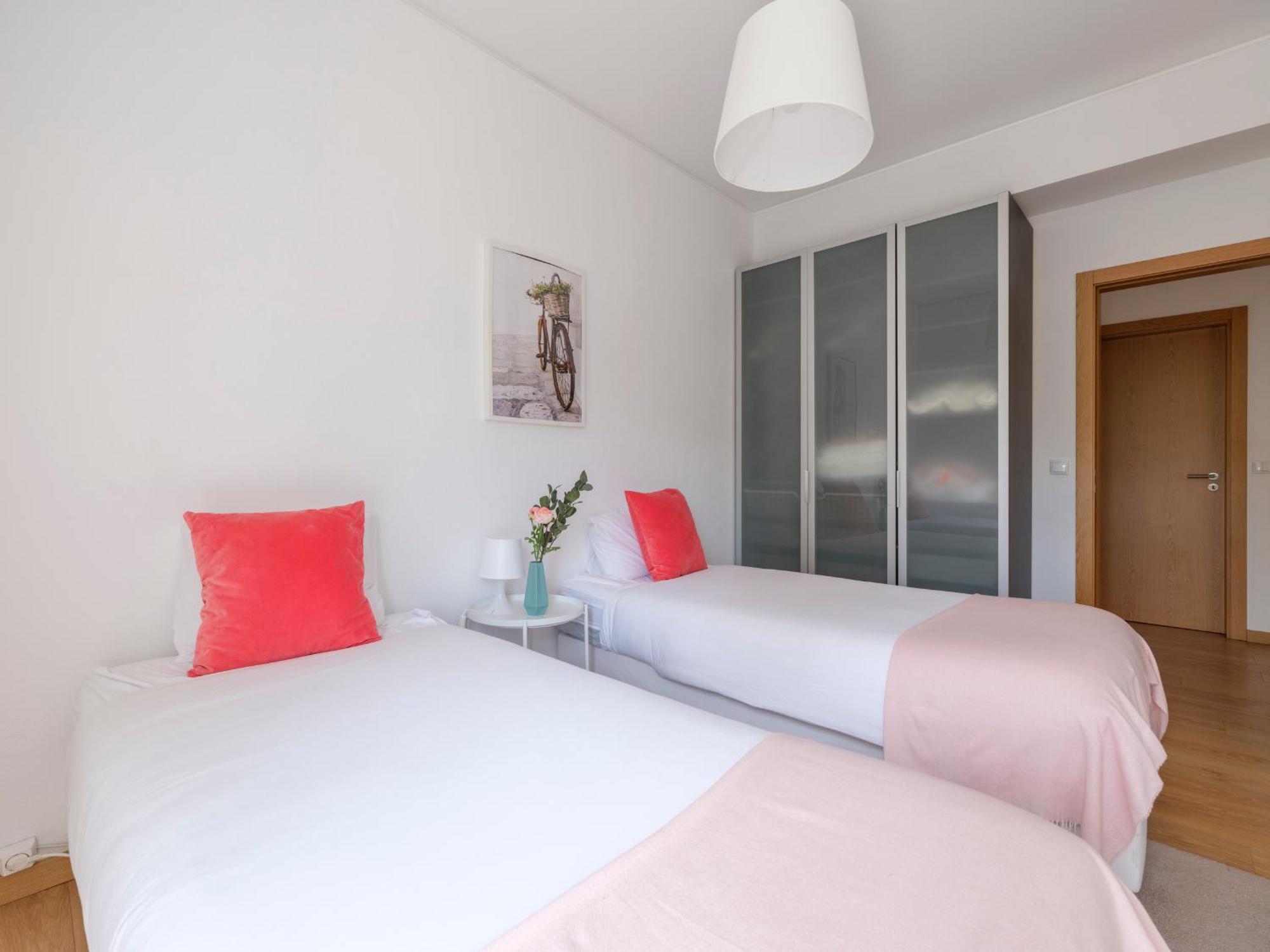 Olivais Spacious Near Airport Apartamento *